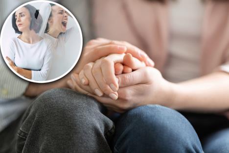 žena koja se pravi da je sve u redu a već u drugom navratu vristi/ruka na ruci u vidi podrške