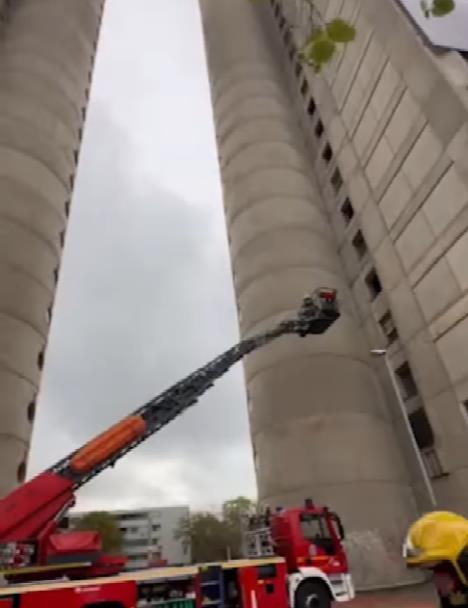 Vežba vatrogasaca kod kule Geneks