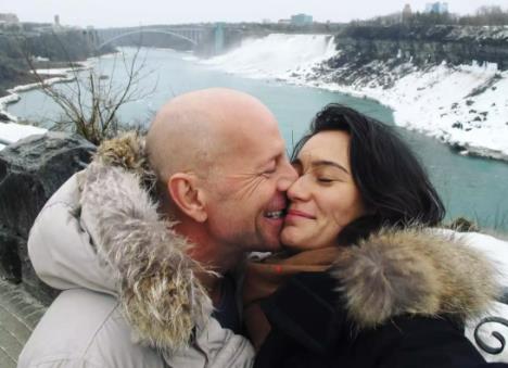 Brus Vilis, Ema Heming Vilis