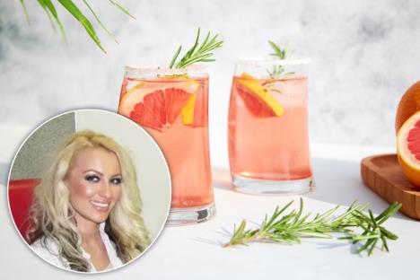 dve čaaše pune napitkom od grejpfruta i ruzmarina/nutricionista Mirjana Ljutić Jezdimirović