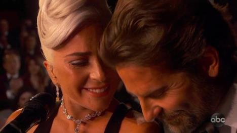 Lejdi Gaga i Bredli Kuper