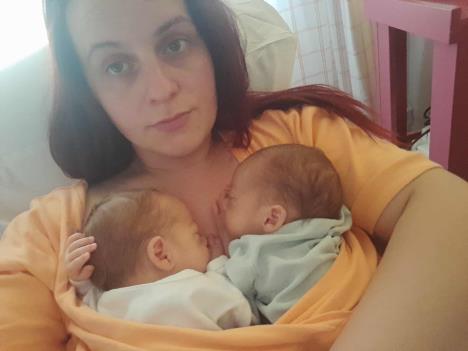 Suzana Mitrović sa blizancima