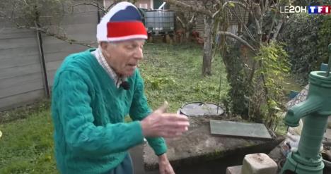 Mišel Granizo pored bunara.jpg