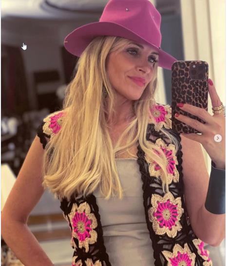 2025-11-17 14_15_15-КАКО ИЗГЛЕДА МОДНИ БРЕНД _ЛЕ МИХА__ Аријана показала прве моделе - препознатљиви.jpg