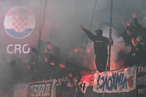 Navijači Hrvatske prave incidente u Podgorici