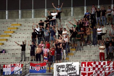 Navijači Hrvatske telima su formirali nacističku svastiku na utakmici protiv Italije