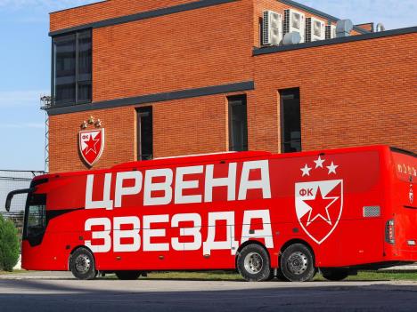 Fudbaleri Crvene zvezde dobili novi autobus