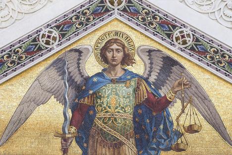 Mozaik Svetog Arhangela Mihaila u srpskoj crkvi Svetog Spiridona u Trstu