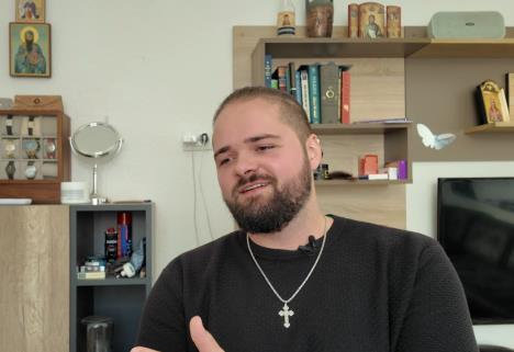 Amerikanac Bejzil tokom intervjua o životu u Srbiji (1).jpg