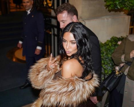 Kim Kardašijan pozira paparacima