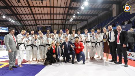 Carlos-Ferreira-ECC-Champions-League-2024-Mixed-Team-2024-348772 (1).jpg