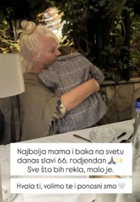 SLAVLJE U DOMU AMIDŽIĆA! Mina objavila porodičnu fotografiju i obratila se emotivnim rečima svojoj majci (FOTO)