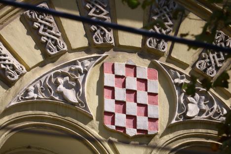 Šahovnica na zgradi Fizičkog fakulteta