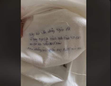 poruka na presvlaci za kauč