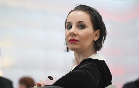 Hana Lakomi, eskort dama