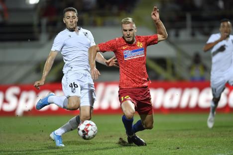 Bogdan Planić u dresu FCSB protiv Bruna Duartea