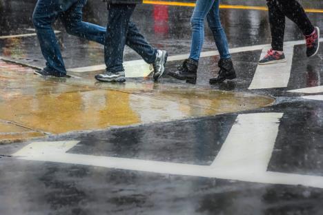 mokre cipele, kiša, pljusak