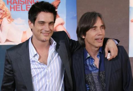 Itan Braun sa ocem Džeksonom Braunom.jpg