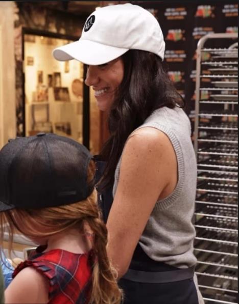 Megan Markl, Lilibet Dajana