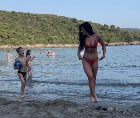 Sara Garović na letovanju sa sinom