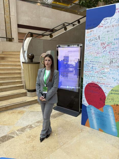 Mlada Jovana iz Paraćina briljirala na prestižnom takmičenju u Kini: Impresionirala žiri besedom i osvojila nagradu!