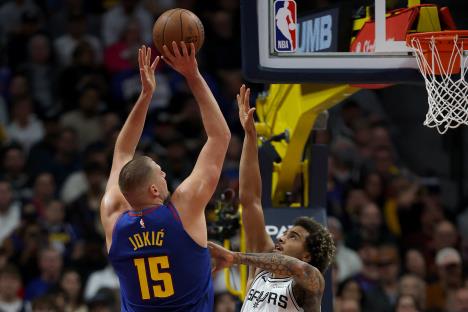 Nikola Jokić na meču Denver - San Antonio