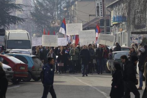 hapsenje-olivera-ivanovica-protest-kosovska-mitrovica.jpg