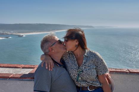 stariji bračni par na odmoru