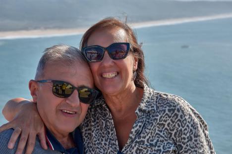 stariji bračni par na odmoru