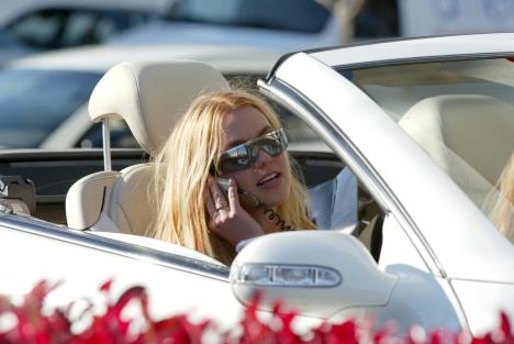 Britni Spirs u mladosti u belom kabrioletu