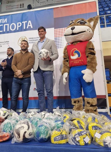 Nama u sportu je najvažniji jedan zadartak, da deca budu na terenima: Predsednik SSS Davor Štefanek na Malom sajmu sporta u Smederevu