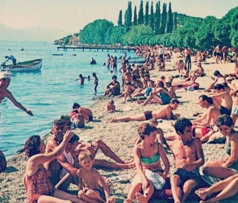 kupači na plaži u bivšoj Jugoslaviji