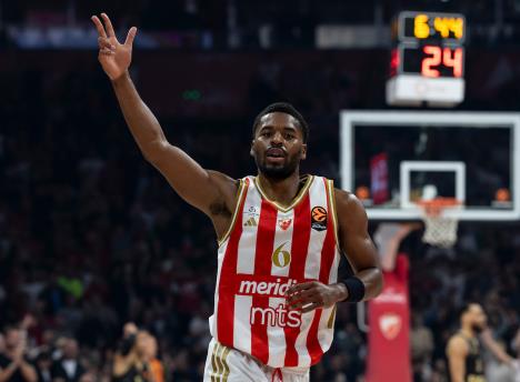 Džered Batler proslavlja trojku