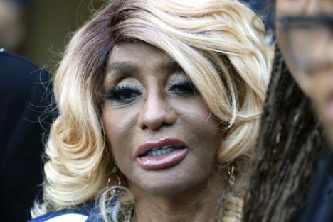 Dženis Kombs, majka Pafa Dedija