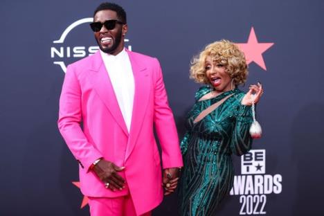 Paf Dedi sa majkom, Dženis Kombs