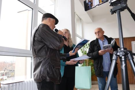 Poklon knjiga OŠ u Žabaru.jpg