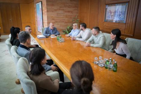 Zlatibor Lončar sa medicinarima povratnicima