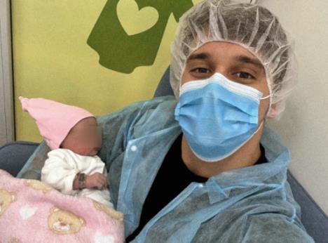 Aleksandra Bursać se porodila, muž Stevan Sekulić objavio sliku sa bebom