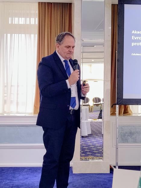 dr Nenad Mijalković