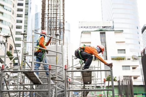zgrada u izgradnji skela radnici