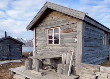 Drvena kuća na Svalbardu.jpg