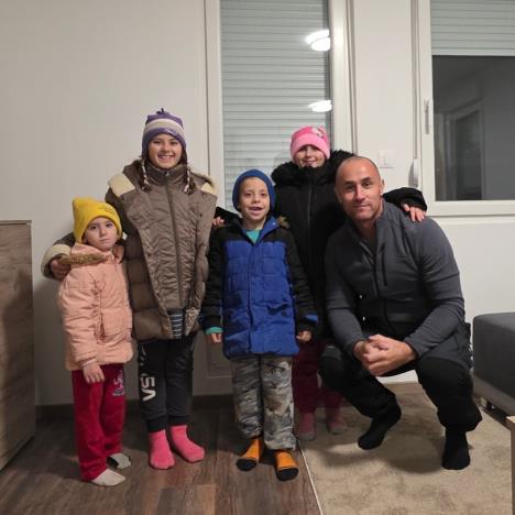 Marko Nikolić sa porodicom Jovanović