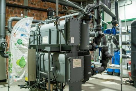 Oprema za pretvaranje otpadne toplotnu energiju u rashladnu u Papir Printu (foto UNDP Srbija).jpg