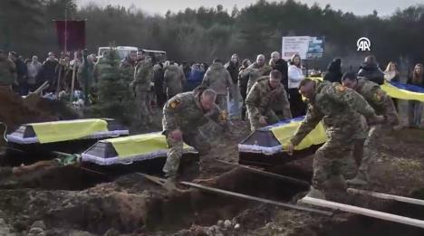 Ukrajina ukrajinski vojnici sahrana groblje.jpg