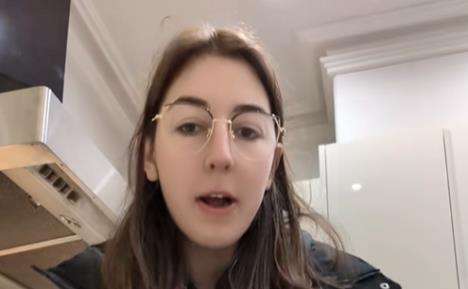 Devojka otkrila grešku u rodnom listu.jpg