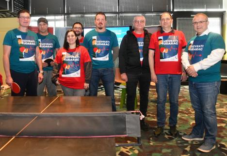 naizgled zdrav konferencija za medije o kardiovaskularnim rizicima revijalni stonoteniski meč