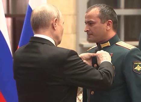 Vladimir Putin Rusija odlikovanje.jpg