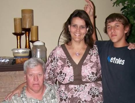 Tajler Hedli sa roditeljima