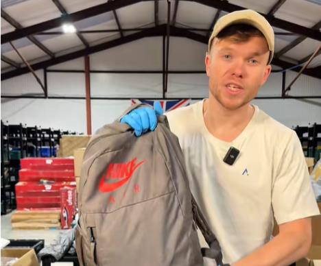 Skot Fenson kupio napušten ranac za 12 evra.jpg