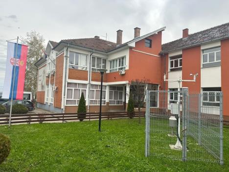 17660725771702321633METEO_Stanica u skoli u slatini _foto-rina.jpg